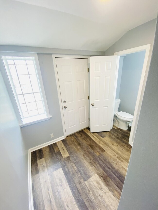 Building Photo - 1304 Sargeant St