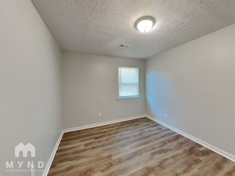 Building Photo - 134 Waterford Way