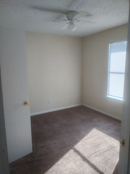 Building Photo - 622 Woodmont Dr