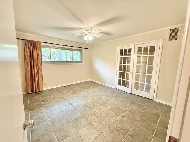 Building Photo - 102 Blueridge Pl