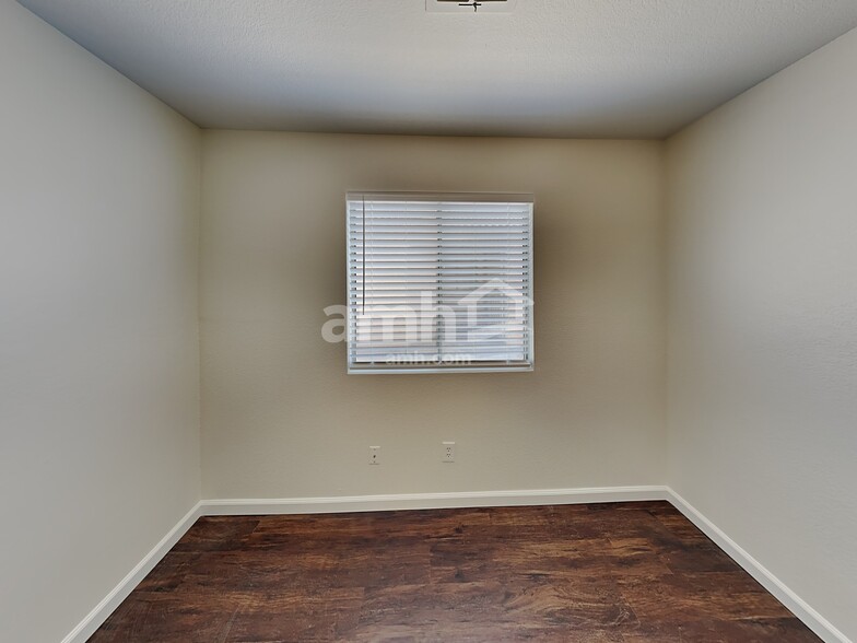 Building Photo - 813 E Nardini St