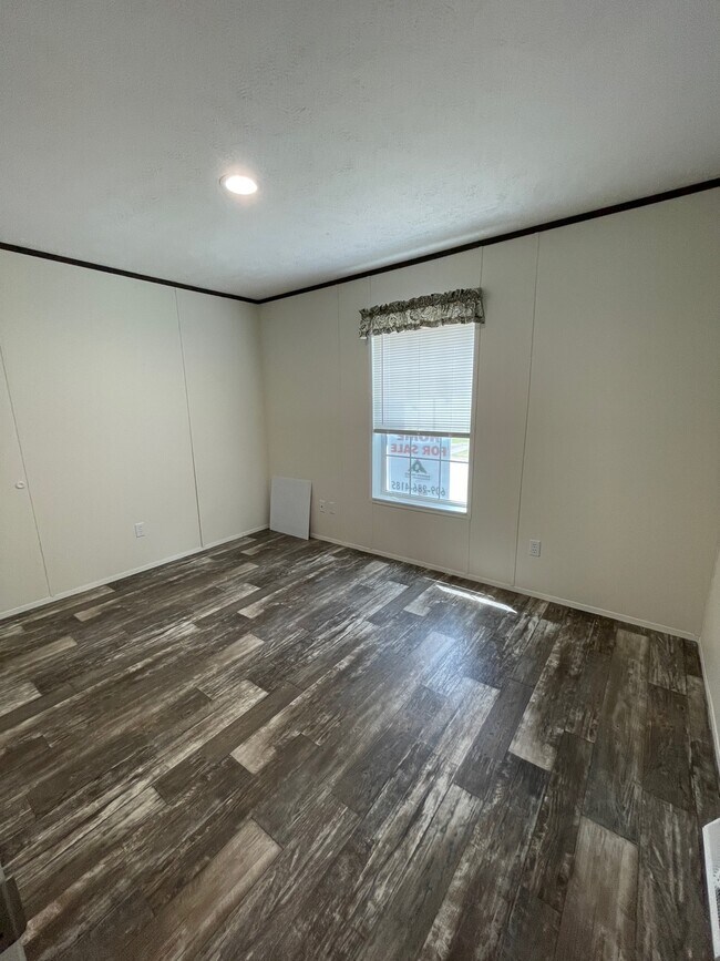 Building Photo - 113 Chalet Ln