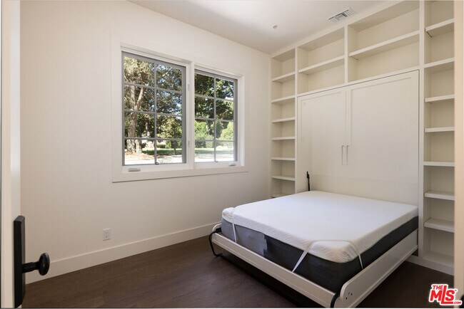 Building Photo - 14462 Sunset Blvd