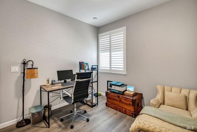 Building Photo - 327 Pear Tree Ln