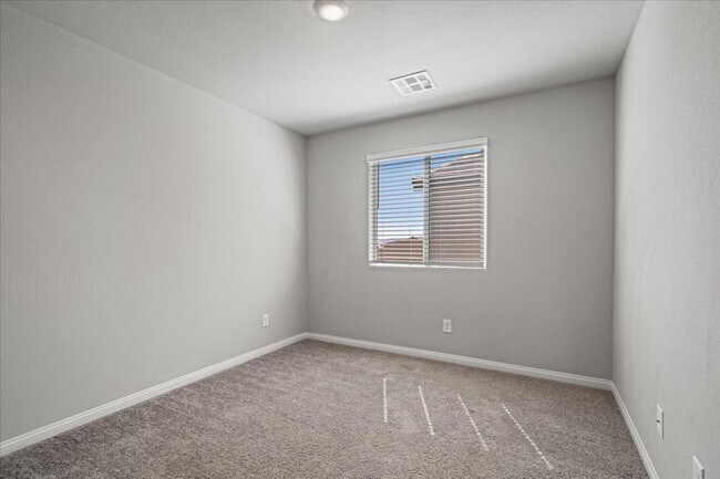 Building Photo - Newer 4 Bd, 3 Bth, Granite Countertops and Entertainer’s Dream!