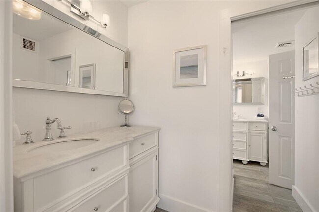 Building Photo - 38 Pope St