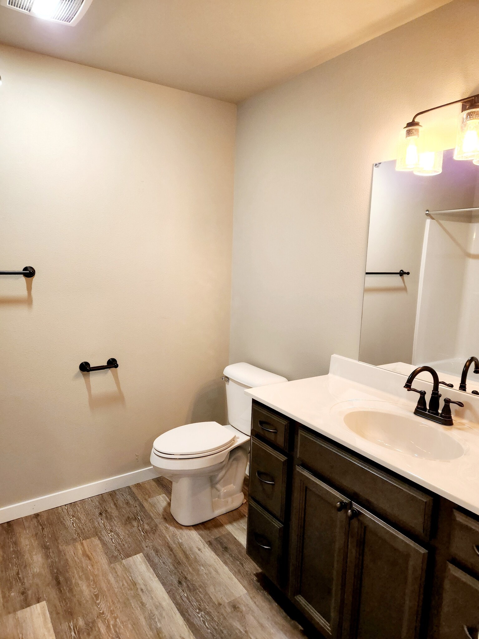 Building Photo - 105 Nieson St