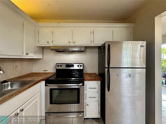 Building Photo - 378 Durham Cir