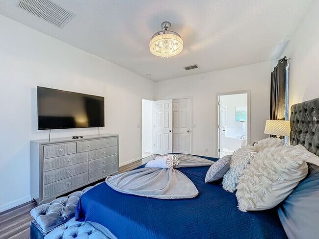 Building Photo - STUNNING Emerald Island Resort 5 bedroom 4.5 bath Luxury Home FULLY FURNISHED! 3 miles from Disney!