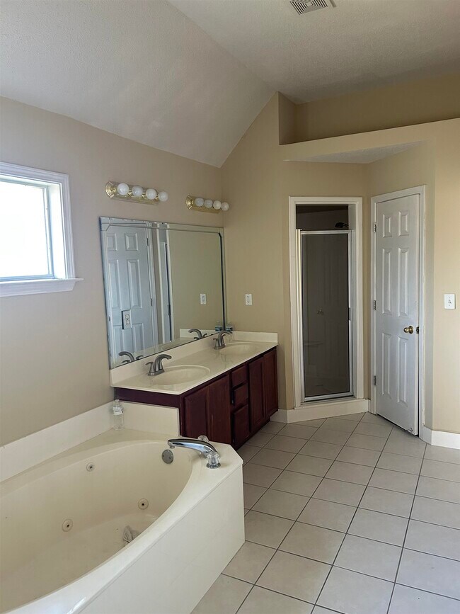 Building Photo - 8516 Boothes Ridge Dr