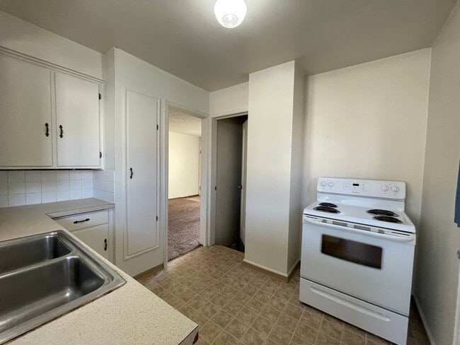 Building Photo - Cozy three bedroom home