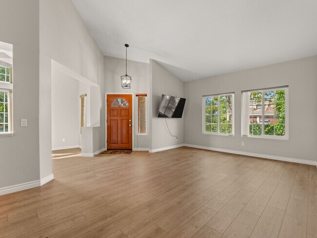 Building Photo - 5911 Rio Valle Dr