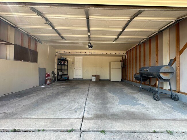 Building Photo - 3 Bed 3 Bath House with Solar for Rent Nea...