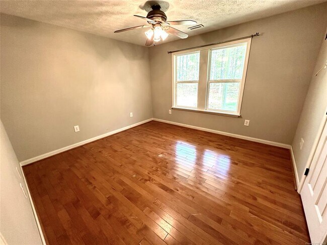 Building Photo - 5518 Thompson Dr