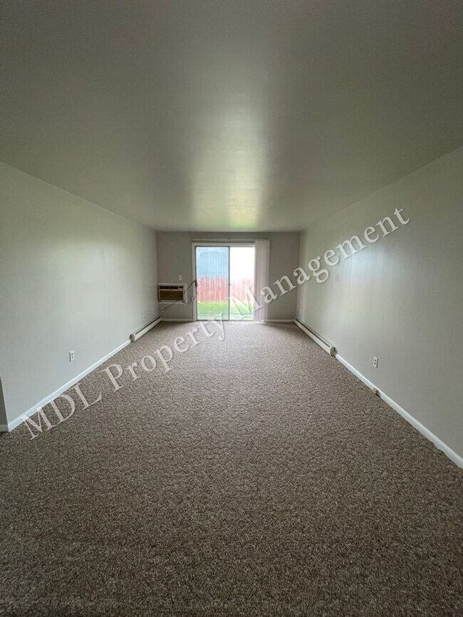 Building Photo - 121 N Woodbridge St