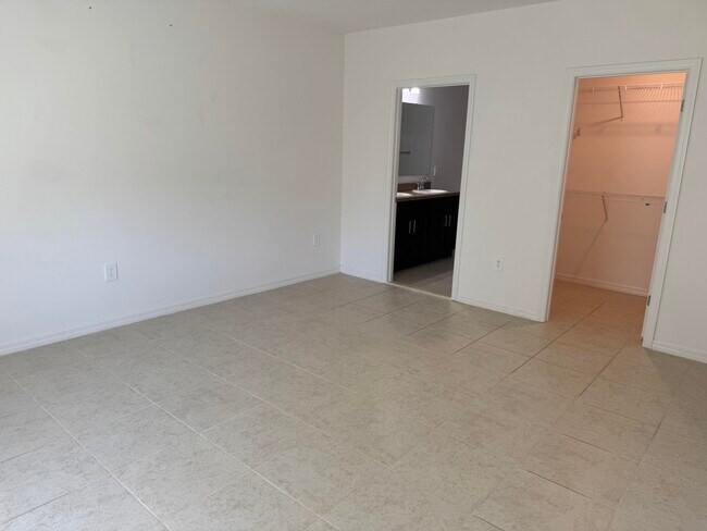 Building Photo - 3725 SW Kasin St