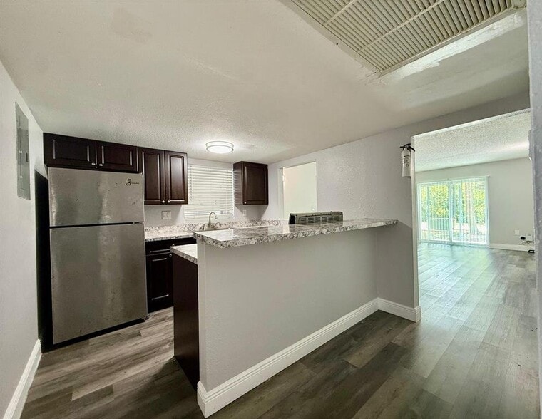 Building Photo - 726 SW 81st Ave