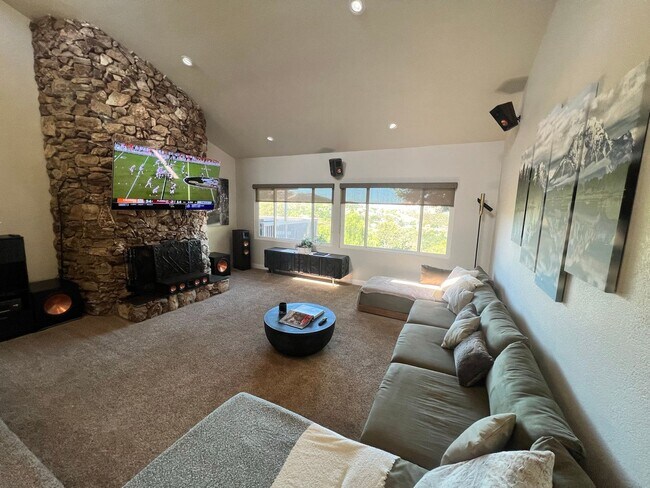 Building Photo - GORGEOUS 3/2.5 Bath Remodeled Home with Stunning Views in Alpine