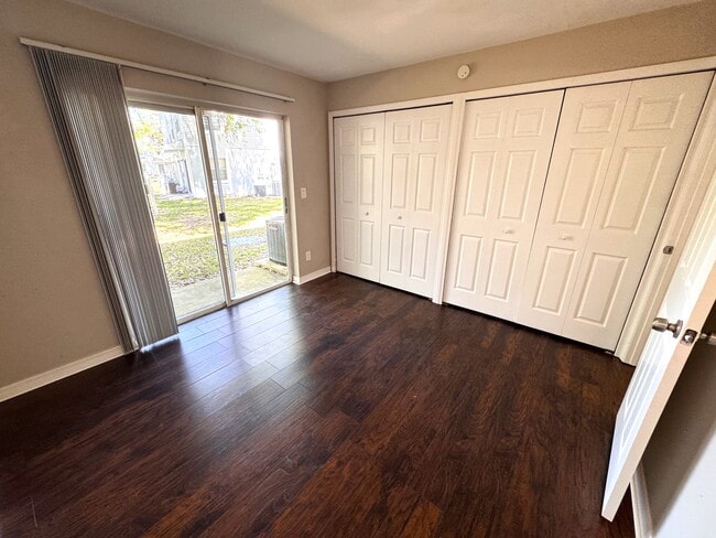 Building Photo - 7113 E Bank Dr