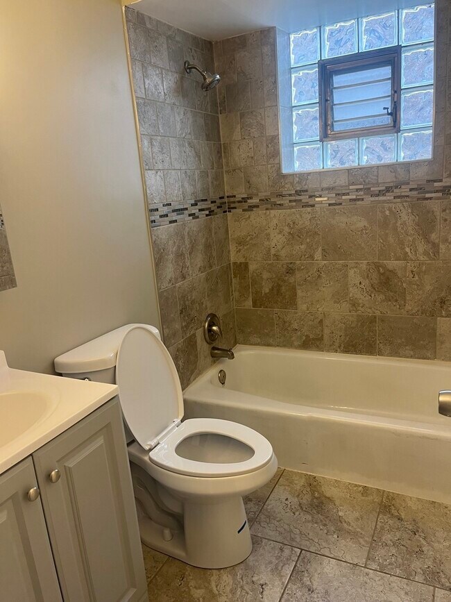 Building Photo - 8139 83rd Pl