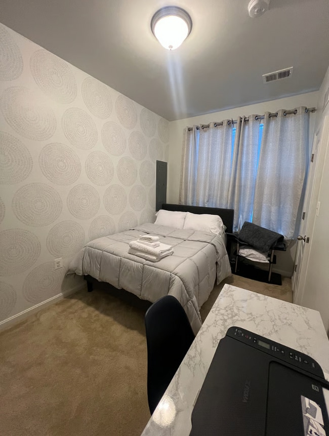 Building Photo - 3728 Foote St NE