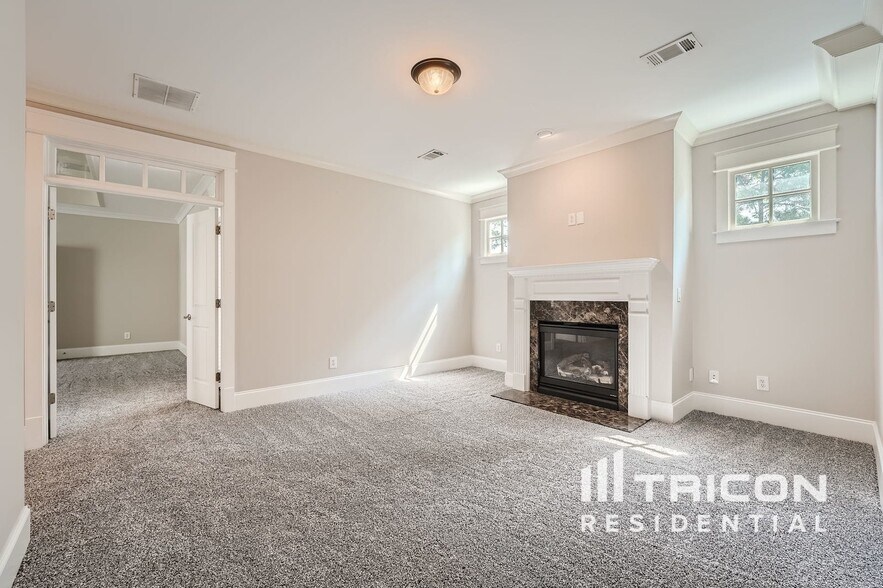 Building Photo - 5024 Groover Dr