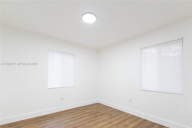 Building Photo - 1814 NW 8th Pl