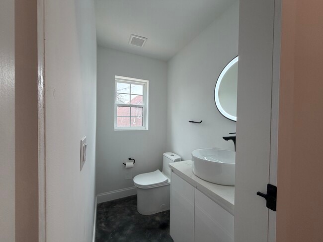 Building Photo - 222 S Olive St