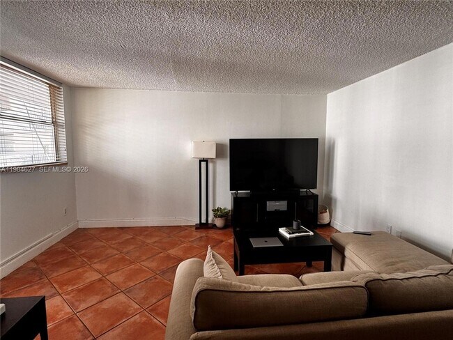 Building Photo - 1801 S Treasure Dr