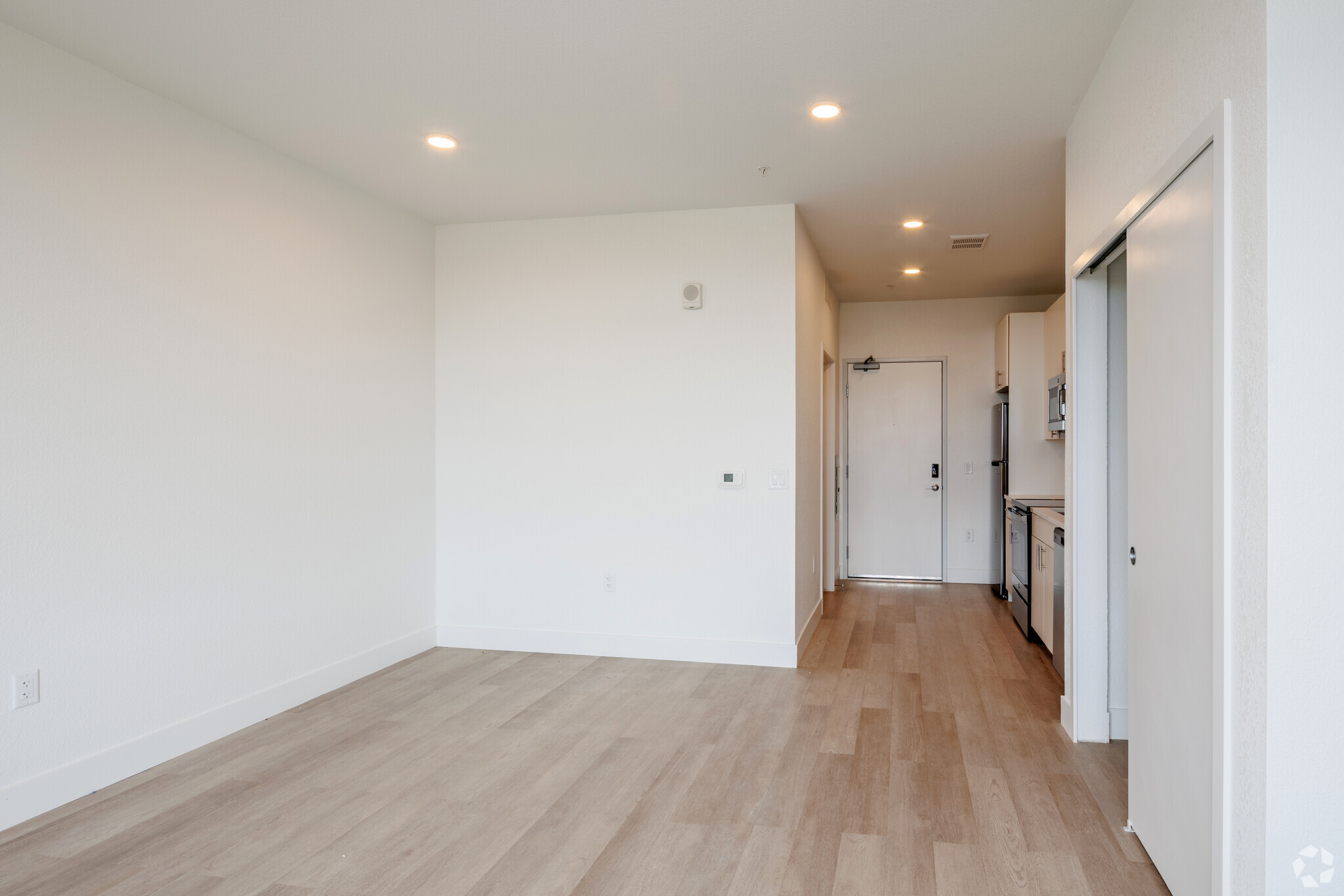 0BR, 1BA - 434SF - Stanley House Apartments