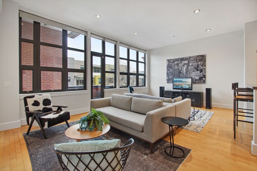 Building Photo - 2117 10th St NW