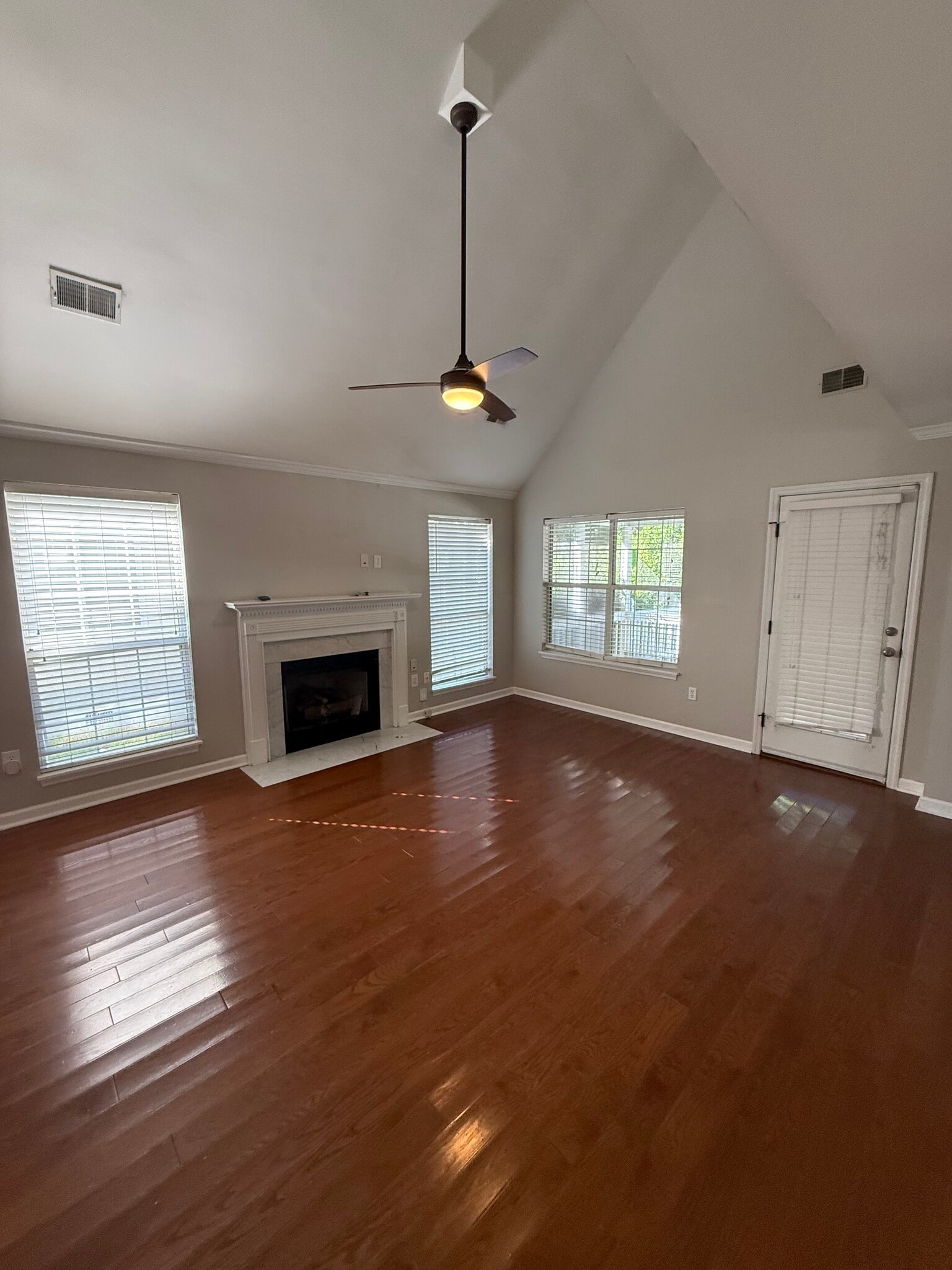 Building Photo - 823 Harbor Place Dr