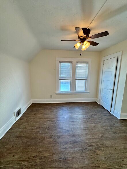 Building Photo - 906 Charlotte St