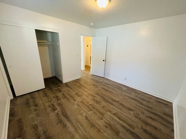 Building Photo - 2301 James Ave