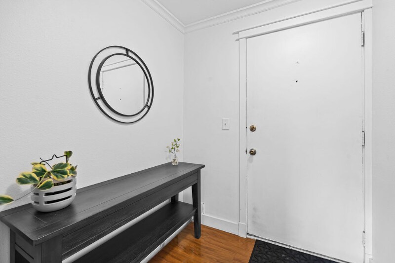 Building Photo - 844 W Cliff Dr