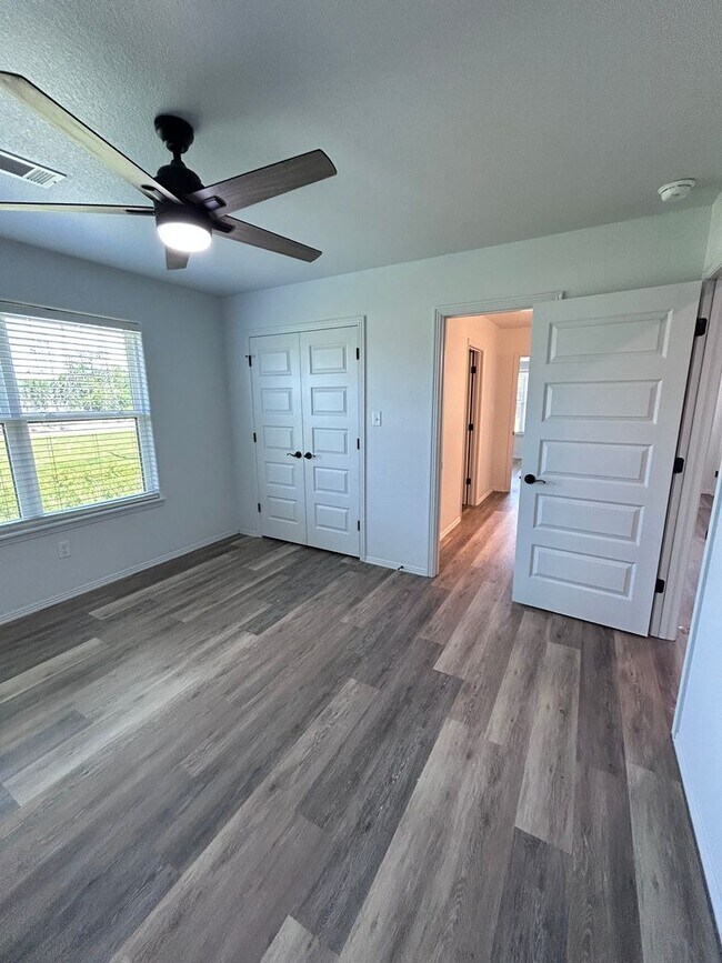 Building Photo - COX-NORTHRIDGE DR-2