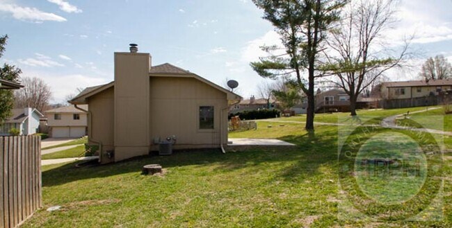 Building Photo - Millard 3 bed 3 bath with Park Access!