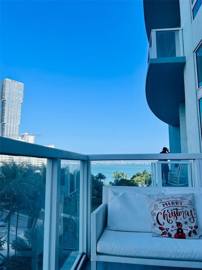 Building Photo - 1900 N Bayshore Dr