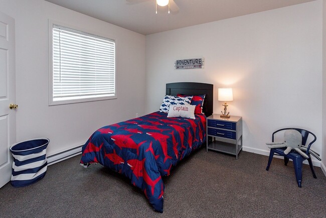 Building Photo - 3 Bedroom, Single-story Townhomes for rent in Marshalltown, IA