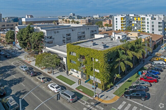 3rd Street context - 433 E. 3rd