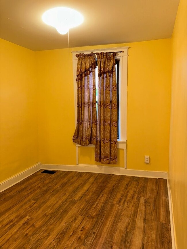Building Photo - Spacious Home for Rent! Partially Finished...