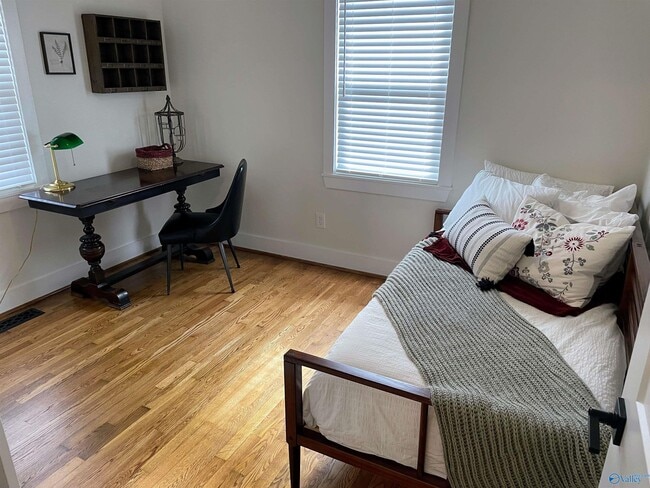 Building Photo - 1612 NE Wellman Ave