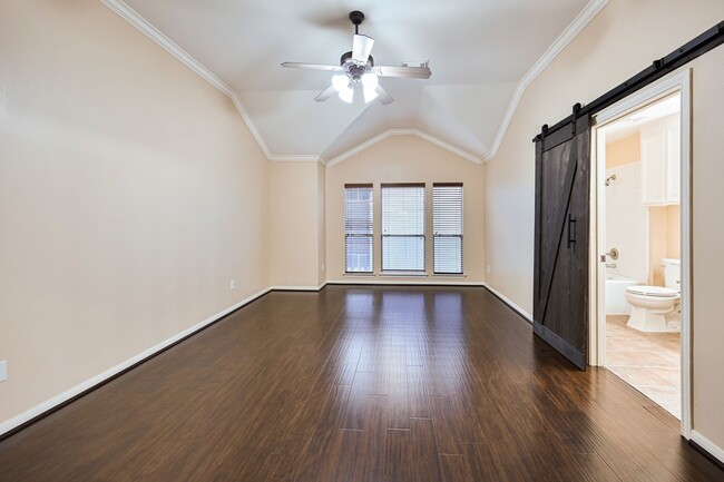 Building Photo - Gorgeous and spacious three-story townhome!