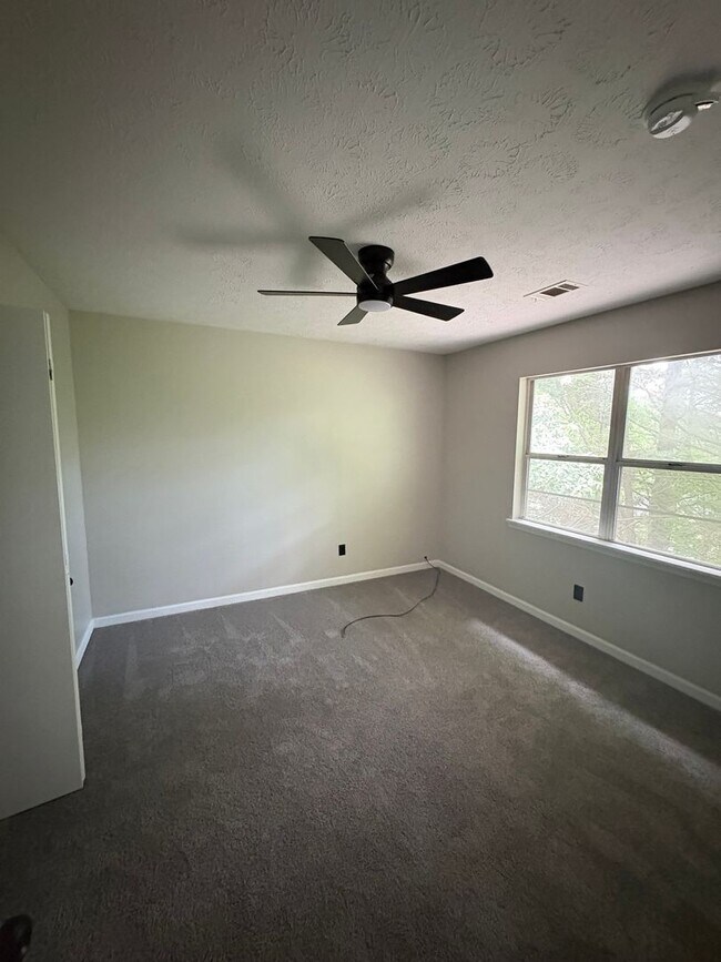 Building Photo - 2 Bedroom Townhome in Flowery Branch!