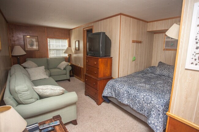 Building Photo - 57219 Island Club Ln