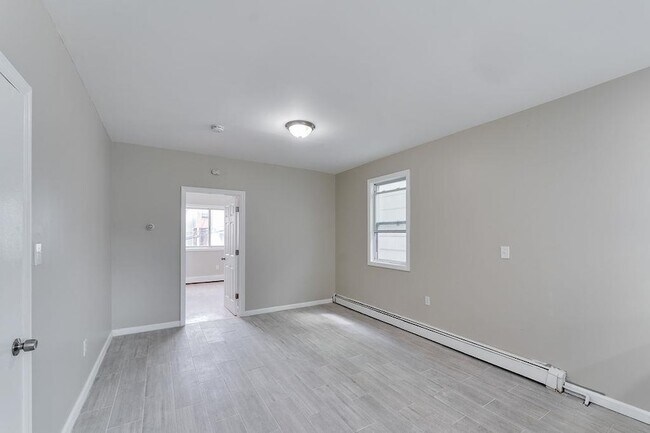 Building Photo - 11 Holmes Ave