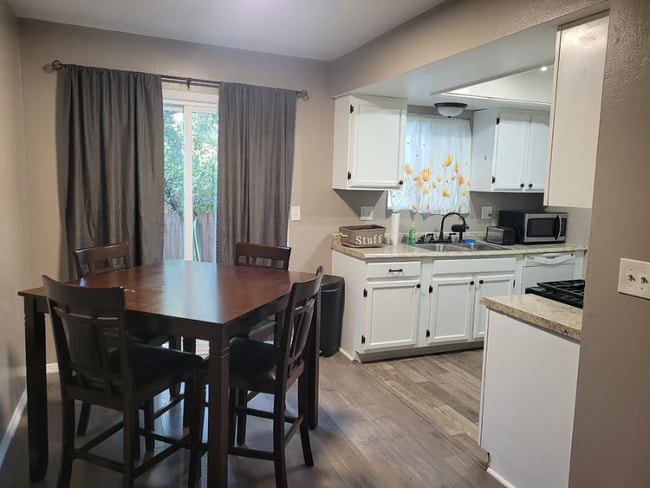 Building Photo - 609 Bennett Ave