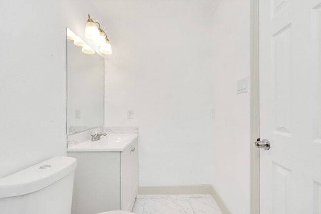Building Photo - 1501 Maiden Ln
