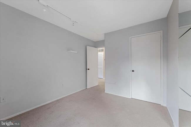 Building Photo - 2337 Glade Bank Way