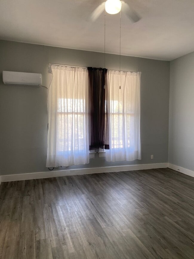 Building Photo - 1318 Willow St